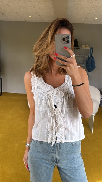 Amalie, Ruffle Broderie Top, Cloud Dancer