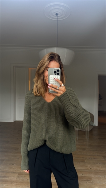 Closed, C96278, V- Neck Long Sleeve, Forrest Green