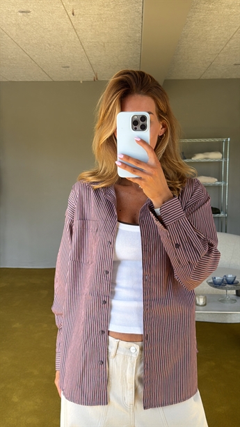 PRE-ORDER! (Levering slut uge 30) Emmie, Loose Shirt, Hot Fudge / Sea Pink