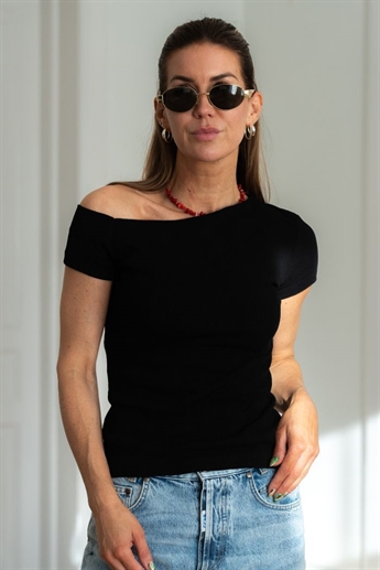 Closed, C95064 Asymmetric Short Sleeve Top, Black