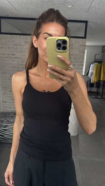 Mary, Singlet Poin Top, Black