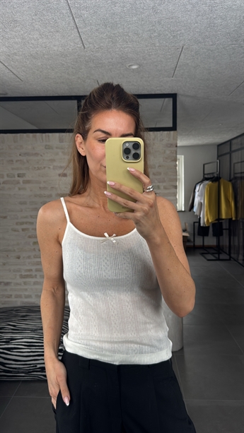 Mary, Singlet Poin Top, Cloud Dancer