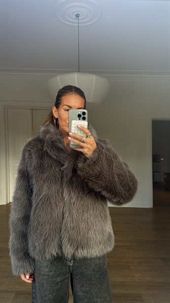 Dora, Faux Fur Jacket, Magnet
