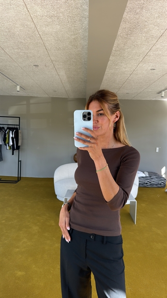 PRE-ORDER! (Levering slut uge 32) Hailey, Boat Neck Rib Tee, Bracken