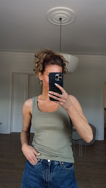 Anna, u-neck tank top, Vetiver Green