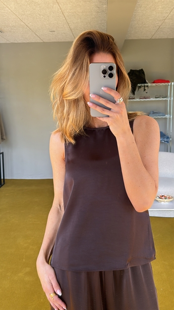 Chili, Loose Top, Seal Brown