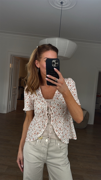 Gia Flower Top, Cloud Dancer