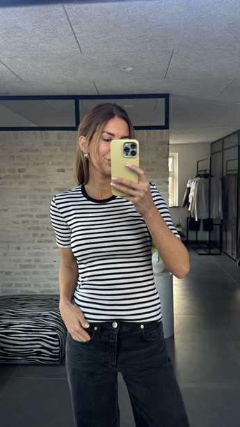 PRE-ORDER (Levering slut uge 7) Molly, Rib T-shirt, Black & White Stripe