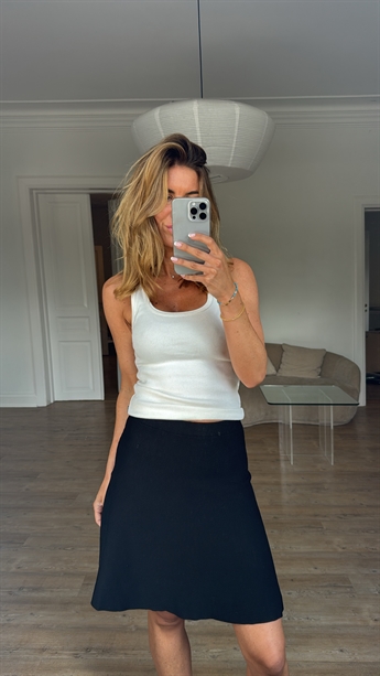 Reya, Highwaisted Knit Skirt, Black
