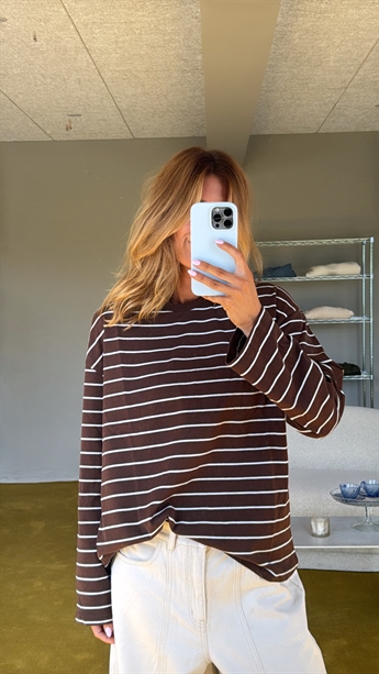 PRE-ORDER! (Levering slut uge 30) Sarah, Boxy Stripe Tee, Hot Fudge / Cloud