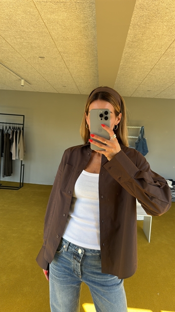 PRE-ORDER! (Levering uge 19) Zia, Relaxed Shirt. Seal Brown