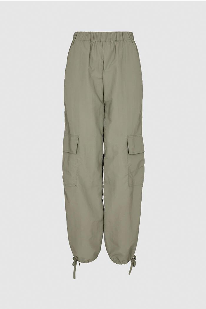 Moves, Bargo Pants, Boa
