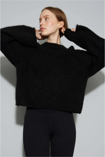 Oval Square, Cult Knit O-neck, Black